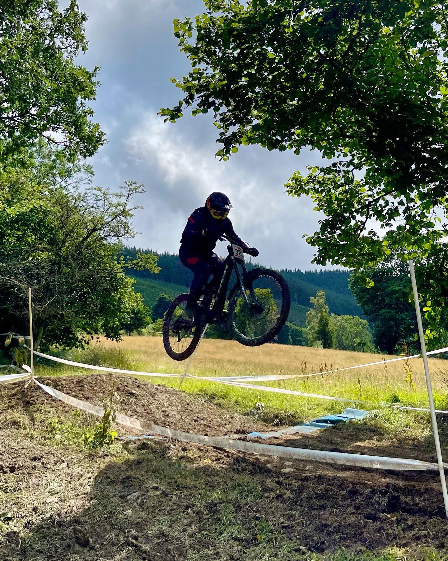 Still revelling in the absolute talent flying down this course today. From the youngest to the oldest, what a showcase. Huge congrats to all the riders 🙌🏻 @britishcycling #dhnationalchamps #downhillmtb #downhillnationalchampionship @ridesouthernspain @kingudproducts
