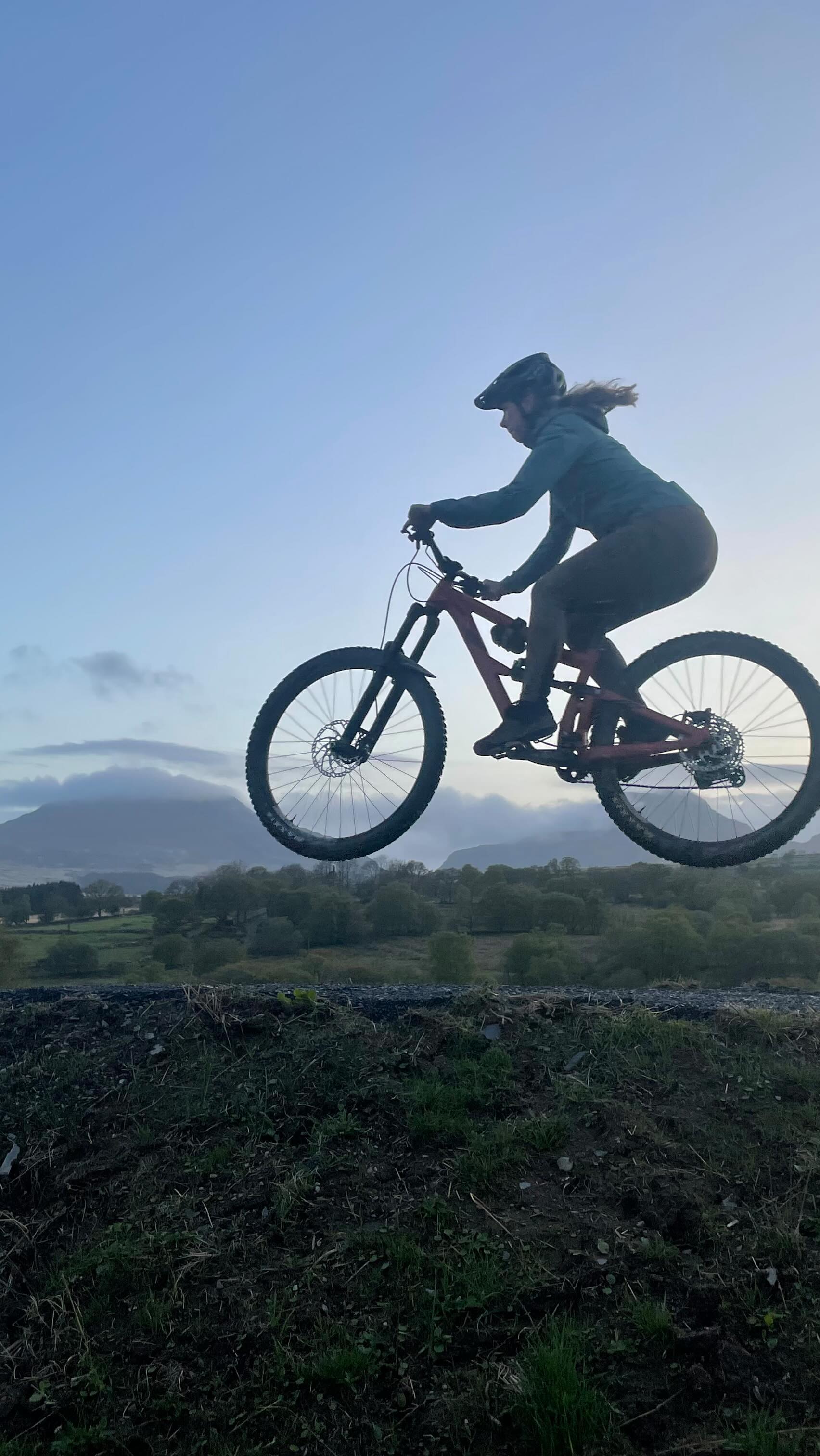 Jumps line 👌🏻
Pod 🙌🏻
Campsite ✌🏻
•
Did we mention?! 👀
•
Jumps courses available @pedalmtbltd
And local trail guiding available from @bikeranchsnowdonia
•
Why stay anywhere else?
•
#mtblife #mtb #mtbjumps #mtbcampsite #coedybrenin #snowdonia #visitnorthwales #mtblifestyle